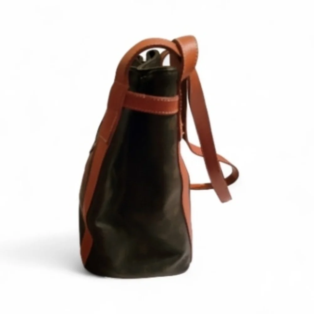 Monte Carlo Di Filanti Crossbody Bucket Bag. - Picture 3 of 11